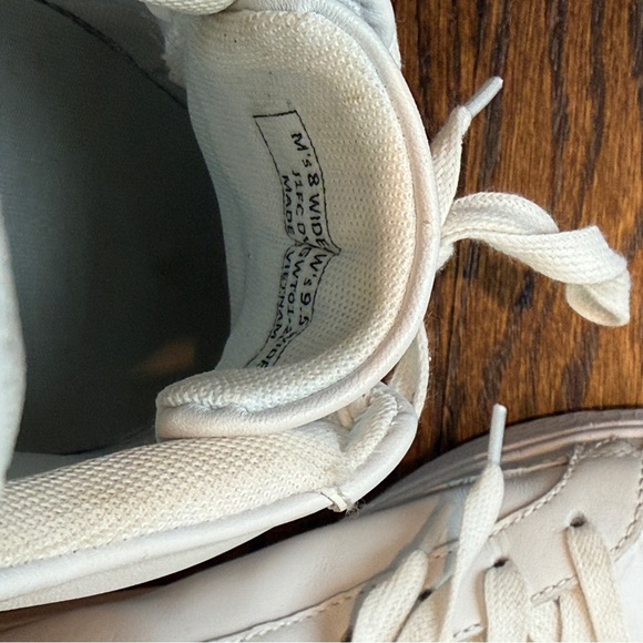 Unisex Kizik Handsfree White Leather Sneakers - Picture 6 of 7